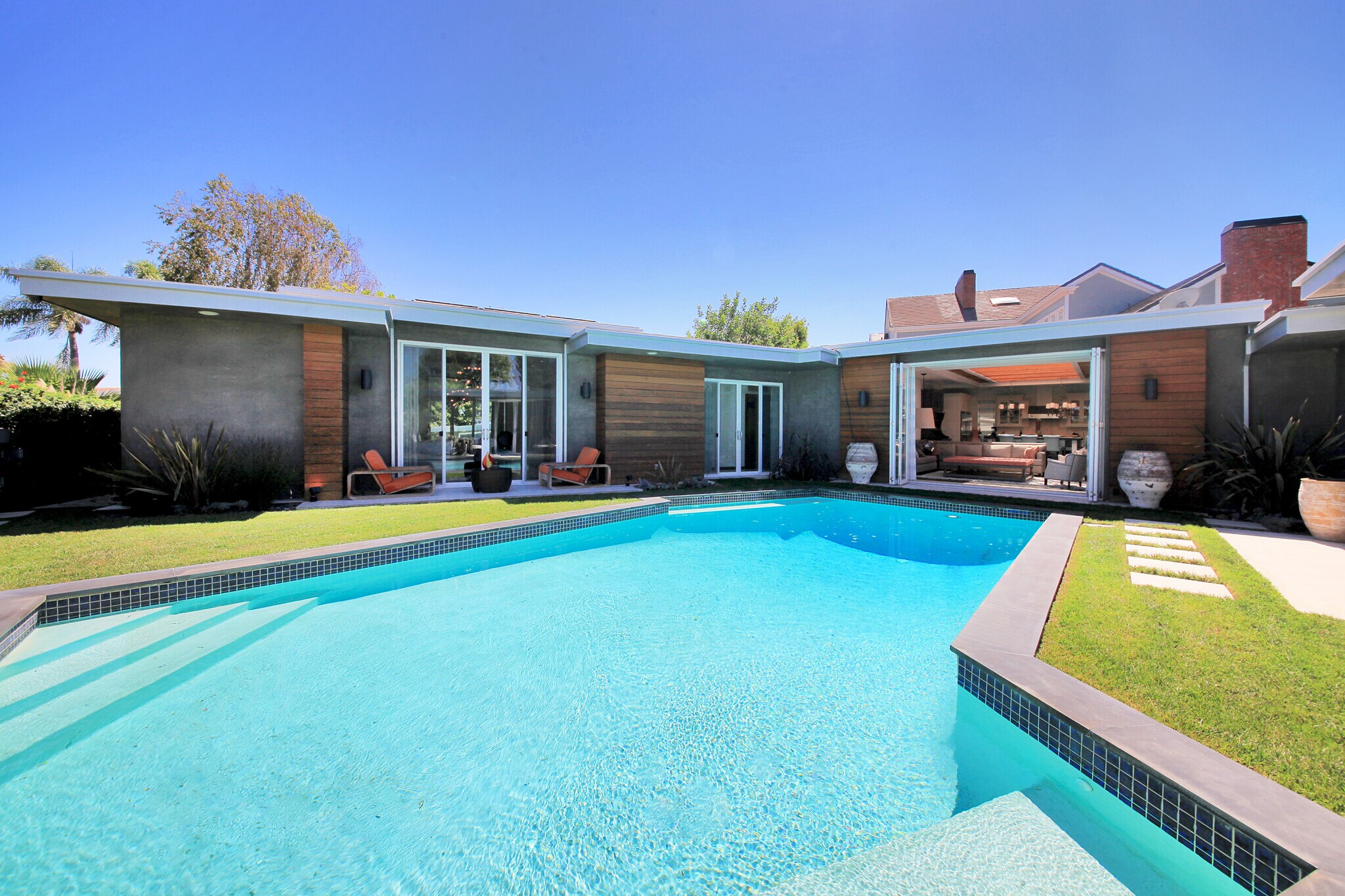 Building Photo - 3054 Elvido Dr