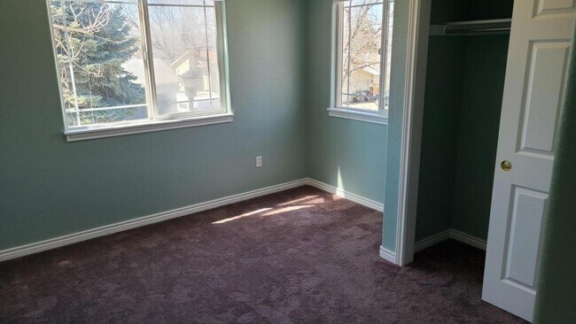 Building Photo - 818 S Terry St