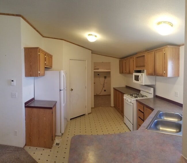 Building Photo - 3 bed, 2 bath home in Hibbard