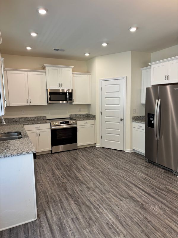Building Photo - 127 Sawgrass Dr