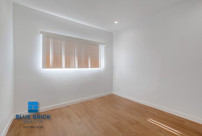 Building Photo - 5320 Corteen-18