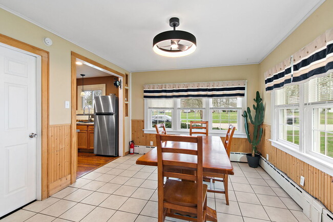 Building Photo - 811 Ellwood Ave