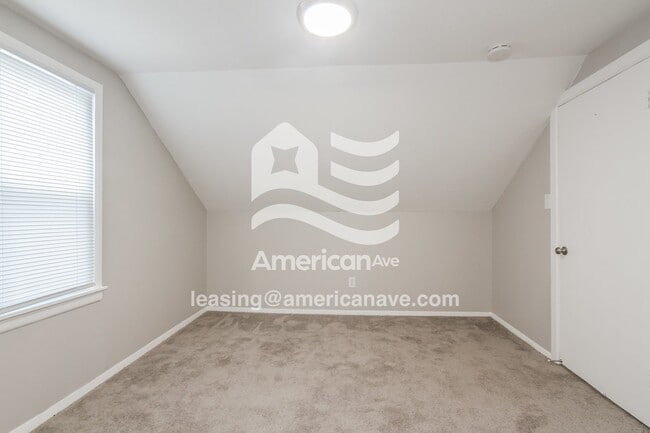 Building Photo - 1947 Glenridge Dr