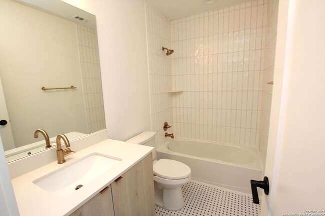 Building Photo - 203 Paschal St