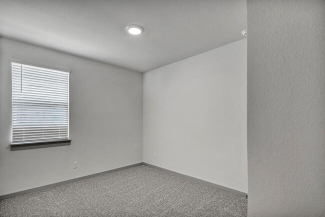 Building Photo - 108 Windsor Blvd