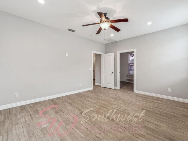 Building Photo - Stunning 5 bedroom, 3.5 bath in Elk Ridge Estates!