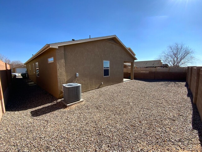 Building Photo - 4 Bedroom Single Story Home Available Near...