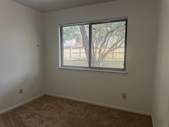 Building Photo - 1914 Indian Shores Rd