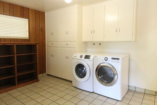 Building Photo - Lovely Home For Rent In Orem, UT