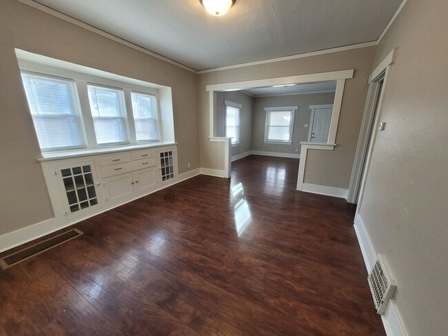 Building Photo - 2 Bedroom, 1 Bathroom Home with Detached Garage!