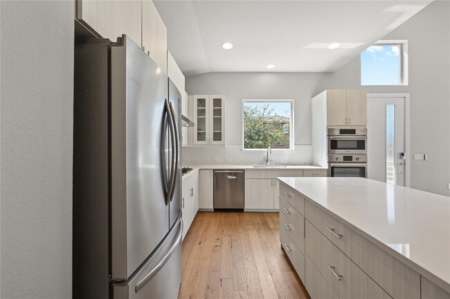 Building Photo - 6333 Florencia Ln