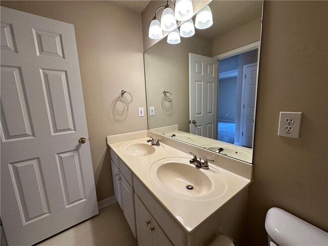 Building Photo - 3960 Longlake Dr