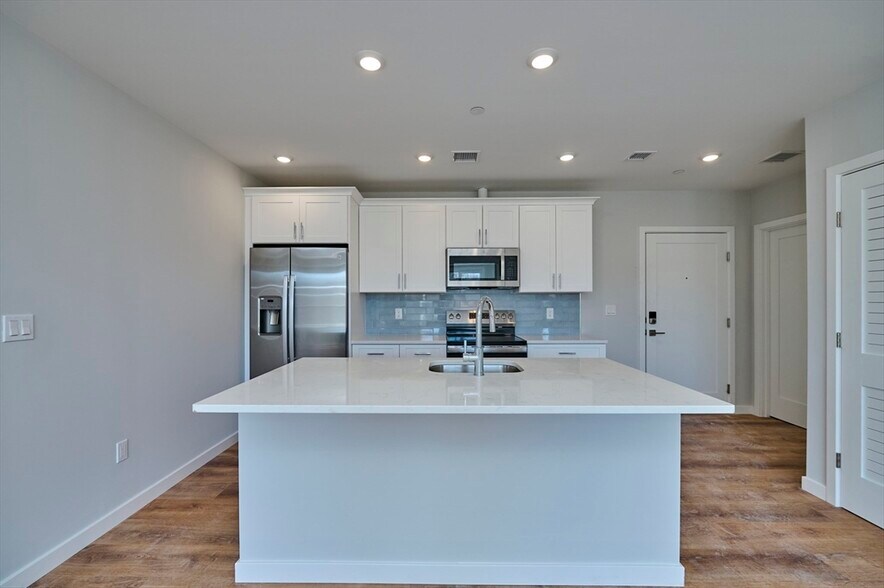 Building Photo - 45 Holbrook Rd