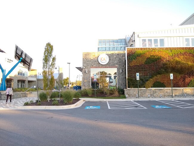 Building Photo - 5801 Clipper Ln