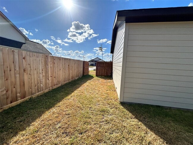 Building Photo - 12011 Rockview Dr