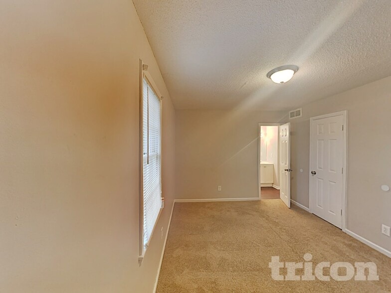 Building Photo - 305 Concourse Dr