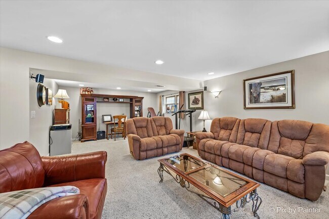 Building Photo - 930 Cornell Ln