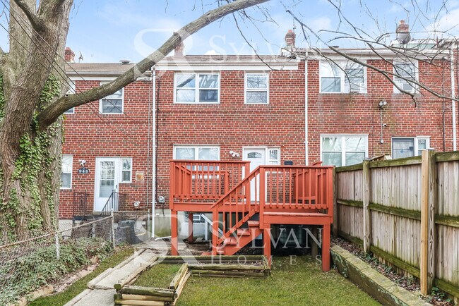 Building Photo - Remarkable Value. Unbeatable Location!