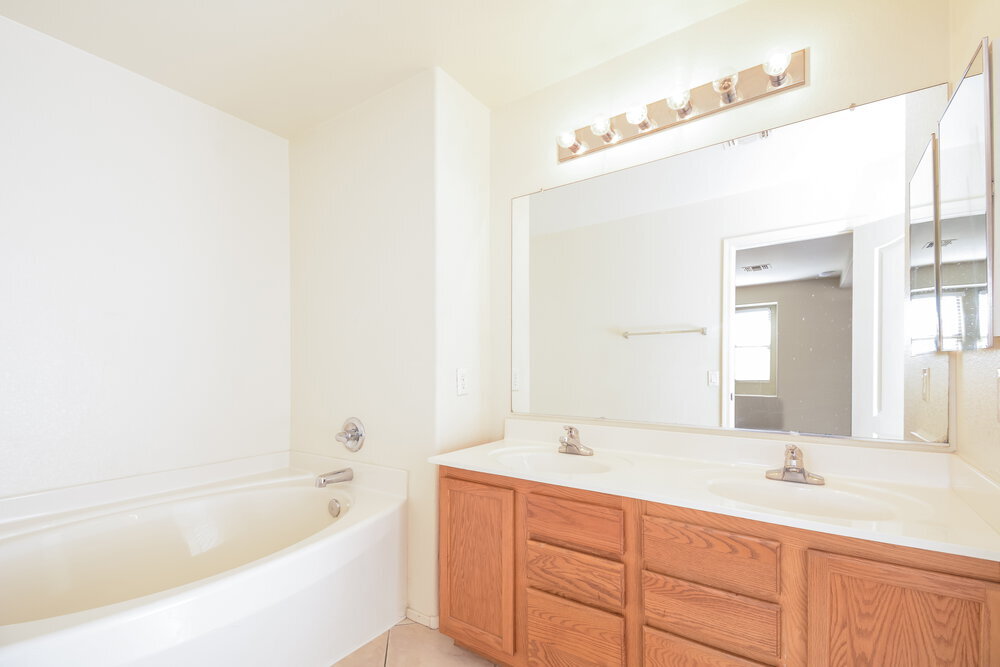 Building Photo - 8550 N 63rd Dr