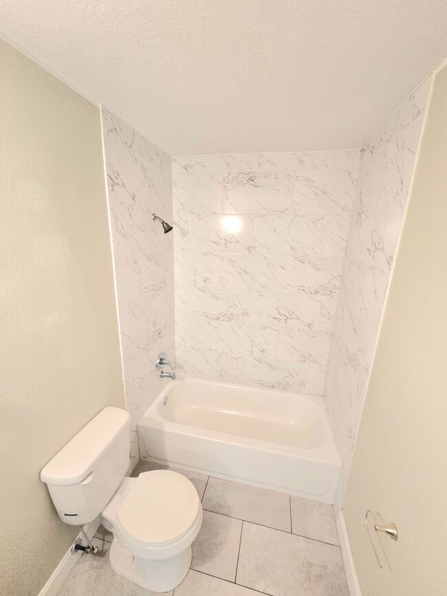 Building Photo - Location, Location!! 3 bedroom condo available now in Altamonte Springs