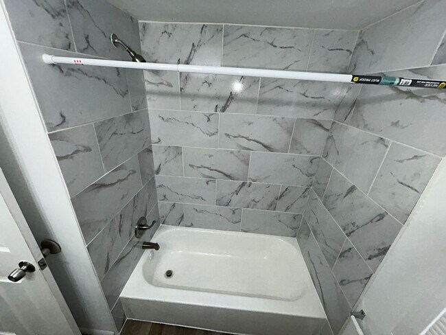 Building Photo - 3 Bedroom Bungalow