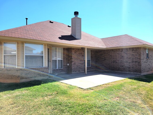 Building Photo - This pristine home in Northern Moore is a ...