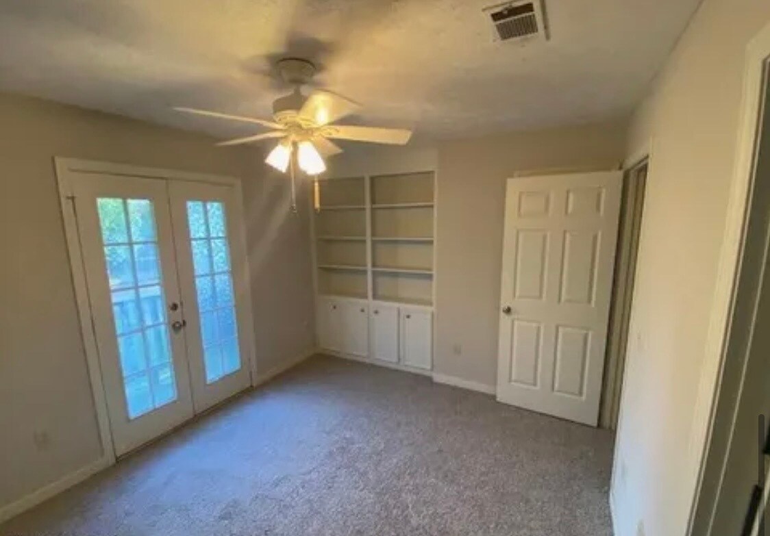 Building Photo - 2437B River Oaks Blvd