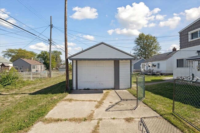 Building Photo - 1032 Hudson St