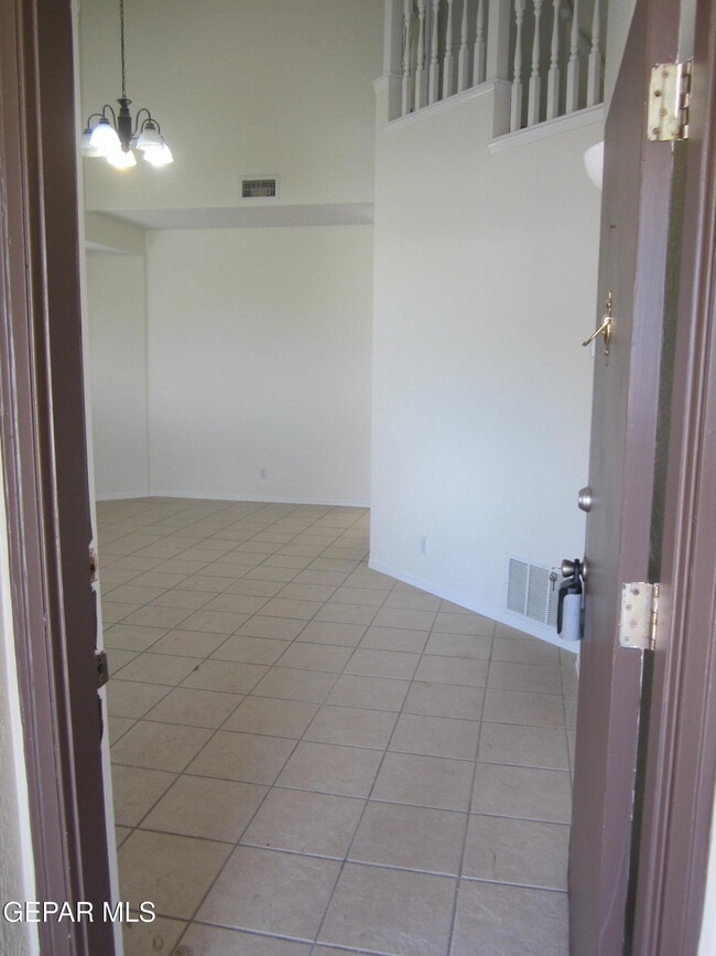 Building Photo - 538 Olmeca Dr