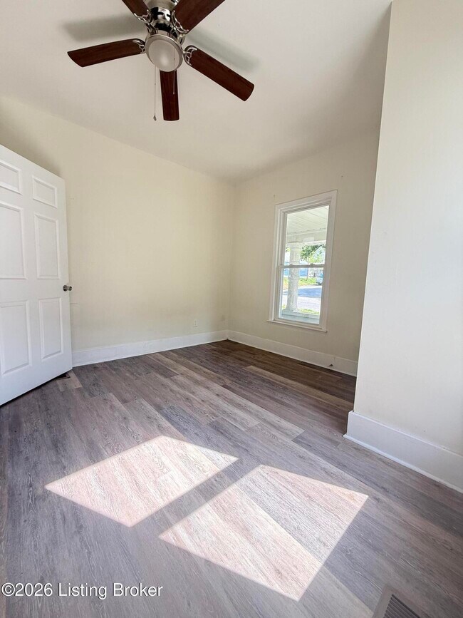 Building Photo - 1120 Weller Ave