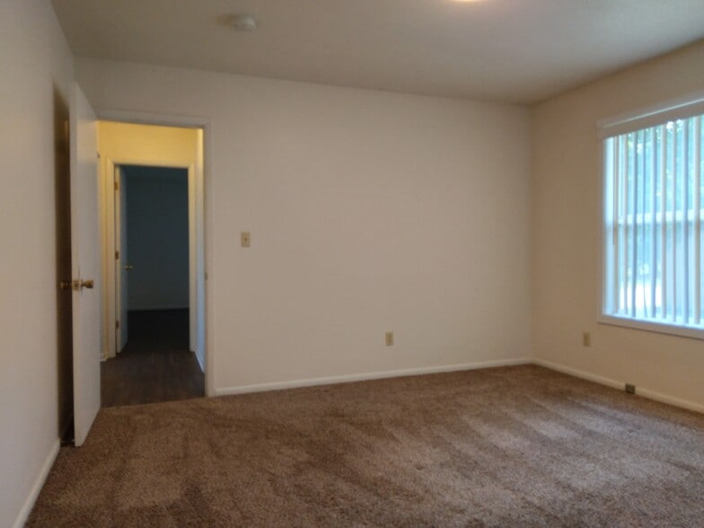 Building Photo - 915 Garfield Ave