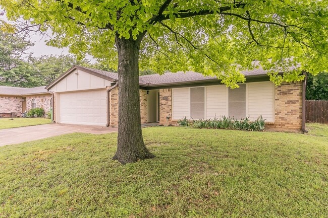 Building Photo - Charming and Updated Home