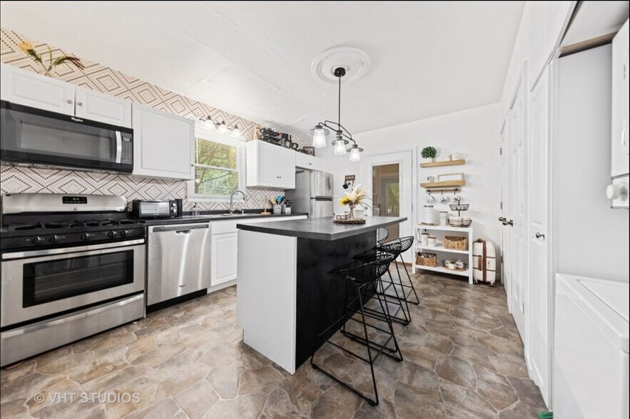 Kitchen Pic1 - 219 Center St