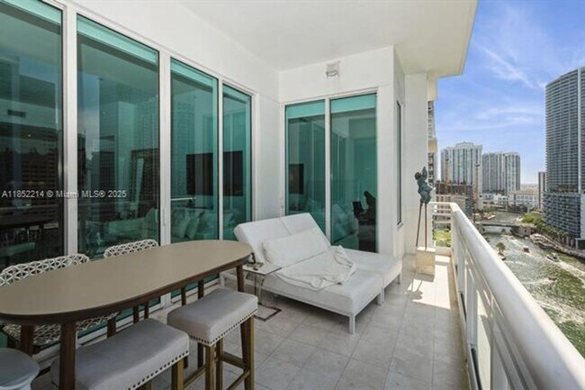 Building Photo - 900 Brickell Key Blvd