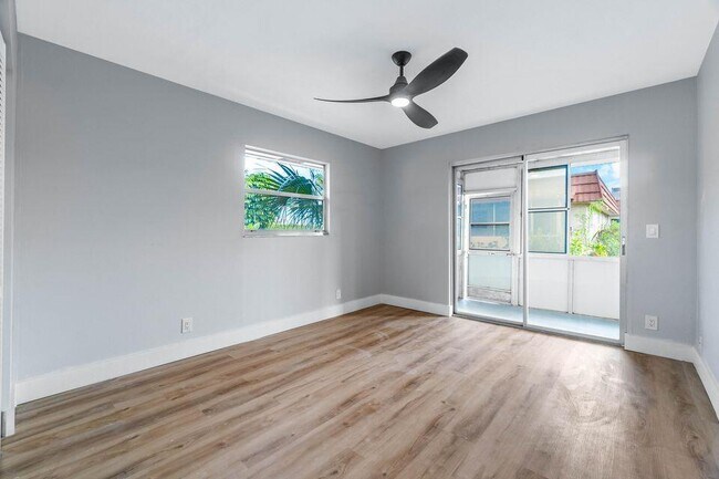 Building Photo - 173 Seville H