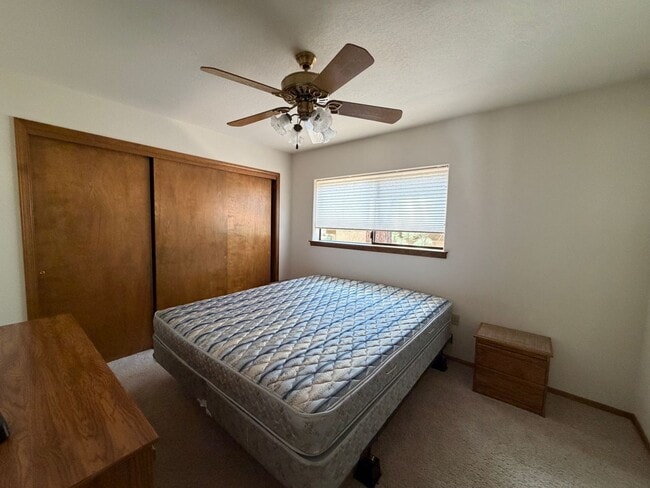 Building Photo - 4 Bed, 2 Bath Home on Large Corner Lot Near the Y