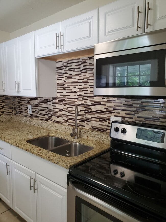 Primary Photo - 2 Bed, 1 Bath Home – Minutes from Downtown...