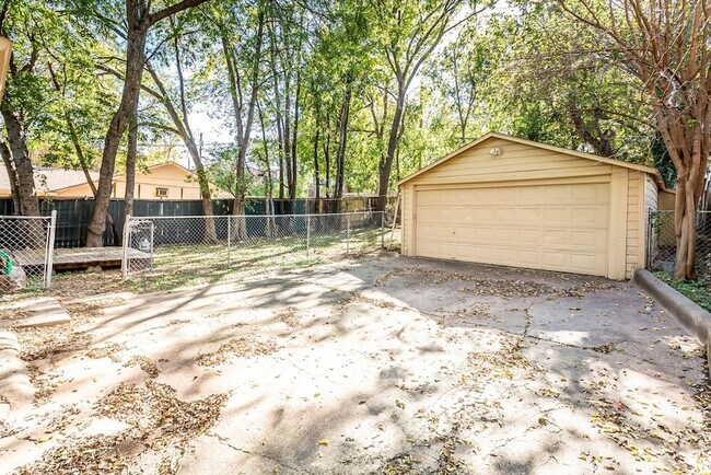 Building Photo - 7326 Casa Loma Ave