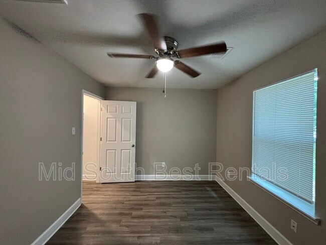 Building Photo - 610 Gordon St