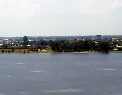 Building Photo - 616 Clearwater Park Rd