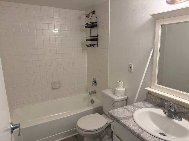 Building Photo - 605 S Royal Crest Cir
