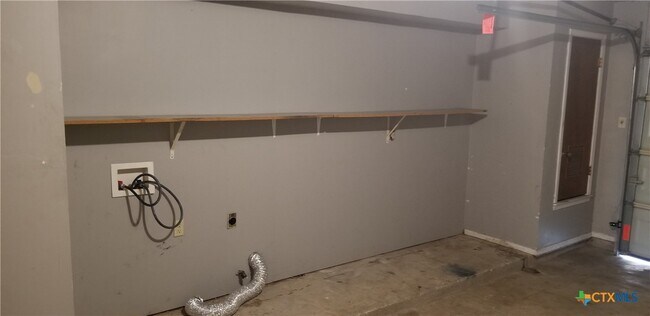 Building Photo - 1109 Wales Dr