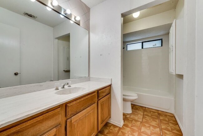 Building Photo - 3702 Lofland Ln