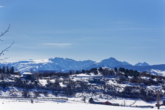 Building Photo - 661 Green Meadow Dr