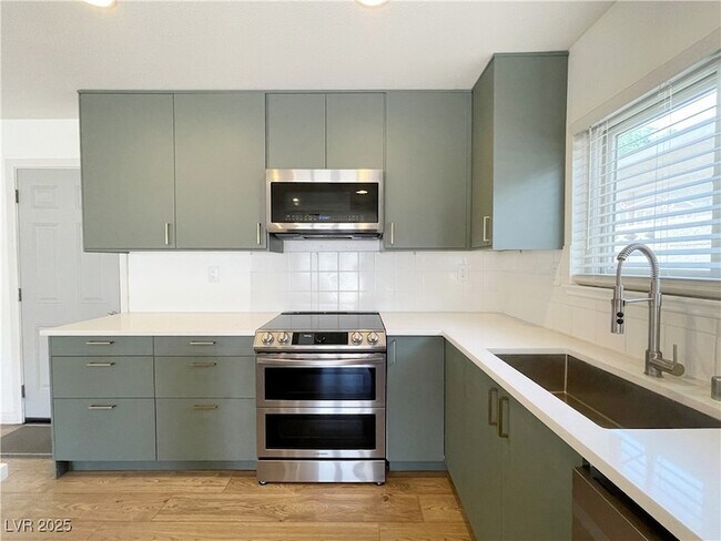 Building Photo - 3548 Silver Bend St