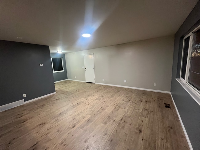 Building Photo - Roy Twinhome