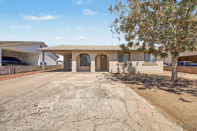 Building Photo - 2521 N 49th Ave