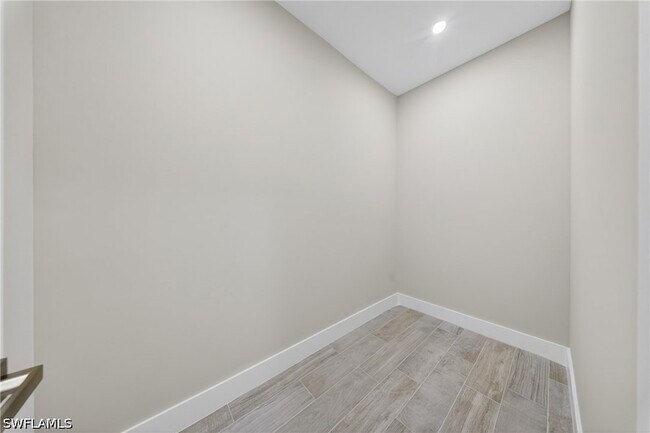 Building Photo - 1206 Moore Ave