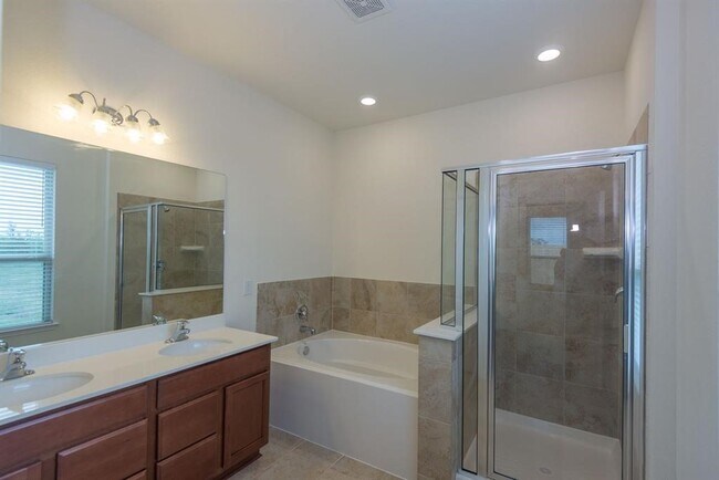 Building Photo - 1711 Clifton Hills Ln