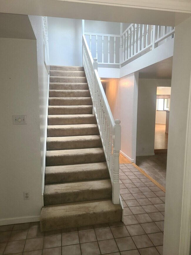 Building Photo - 5 Bedroom 3.5 Bathroom in Bothell (North C...